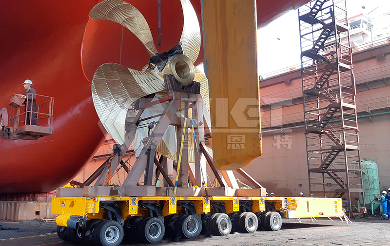 自行式液壓模塊運(yùn)輸車用于船舶螺旋槳移運(yùn)就位