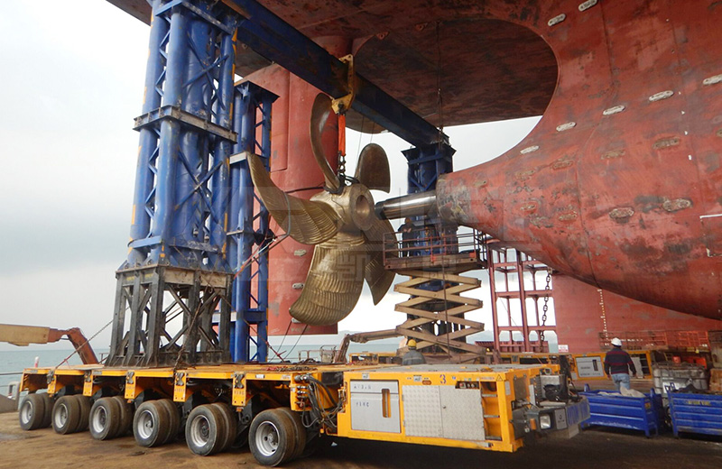 自行式液壓模塊運(yùn)輸車用于船舶螺旋槳移運(yùn)就位