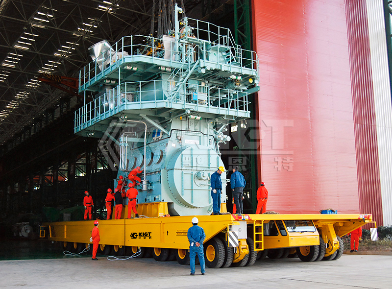 自行式液壓模塊運(yùn)輸車用于船舶柴油機(jī)現(xiàn)場組裝移運(yùn)