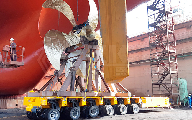 自行式液壓模塊運輸車在船舶分段、船體、螺旋槳、船舶柴油機運輸