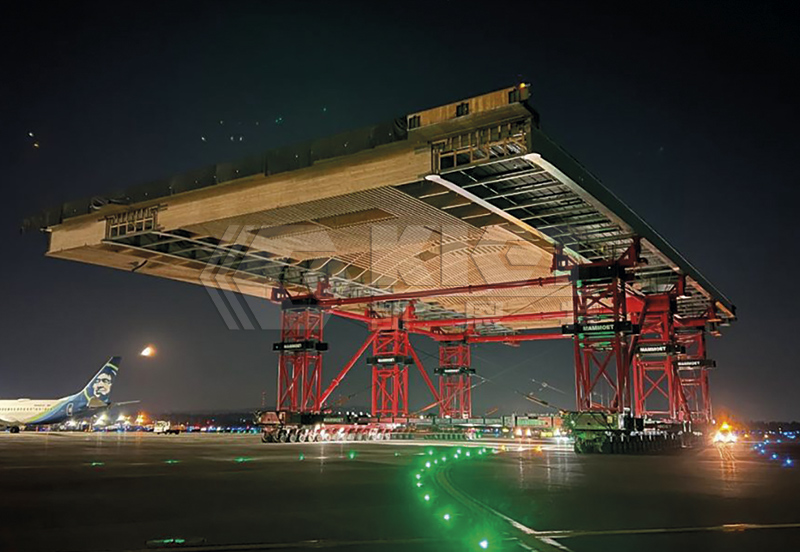 自行式液壓模塊運輸車用于機場屋頂搬運