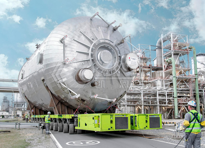 自行式液壓模塊運(yùn)輸車用于石化大型壓力容器移運(yùn)就位