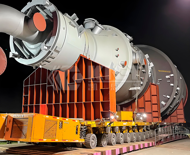 自行式液壓模塊運(yùn)輸車用于煉油廠真空塔移運(yùn)就位