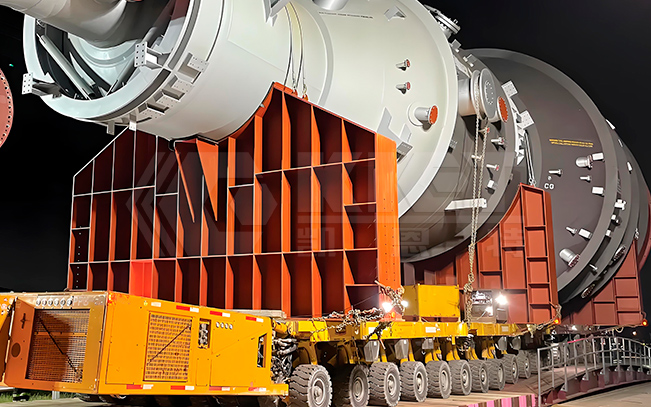 自行式液壓模塊運(yùn)輸車用于石化壓力容器、加氫器、真空塔、脫丁烷塔等設(shè)備移運(yùn)