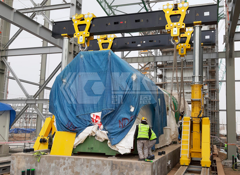 液壓龍門吊用于火力發(fā)電廠發(fā)電機吊裝就位