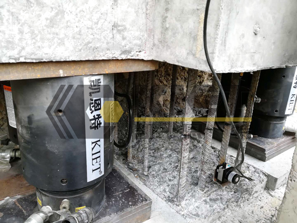 雙作用機(jī)械自鎖液壓千斤頂現(xiàn)場頂升