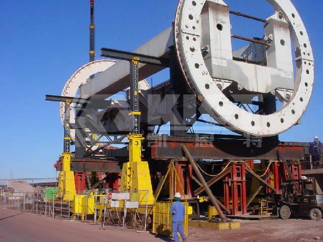 液壓龍門吊用于轉(zhuǎn)子吊裝