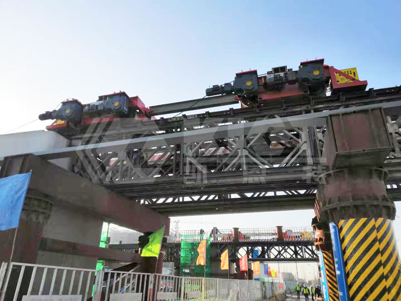 一組4臺(tái)三維調(diào)整液壓小車(chē)放置預(yù)定軌道