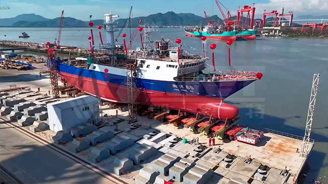 76米大型金槍魚圍網(wǎng)船移運、下水過程